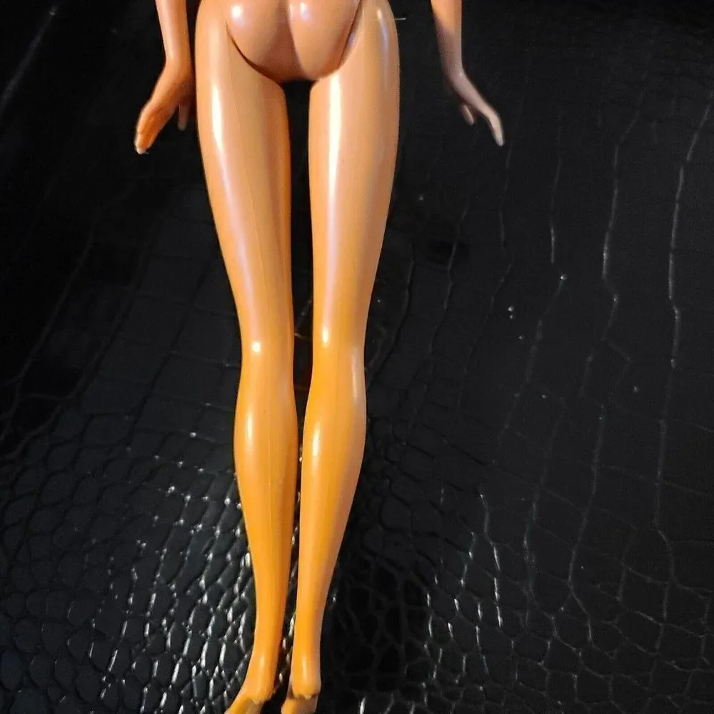 Vintage 2000 Mattel Teresa Friend of Barbie Surf City Doll Brunette #28419